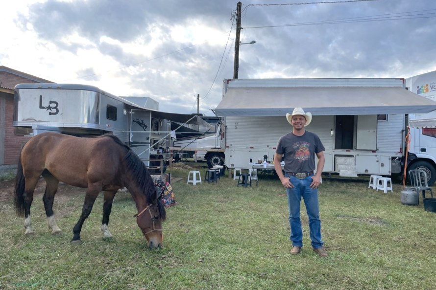 De cavalo, mundo afora