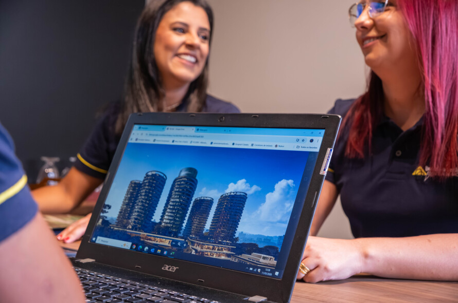 Entre chaves e conquistas: 12 anos de carreira imobiliária