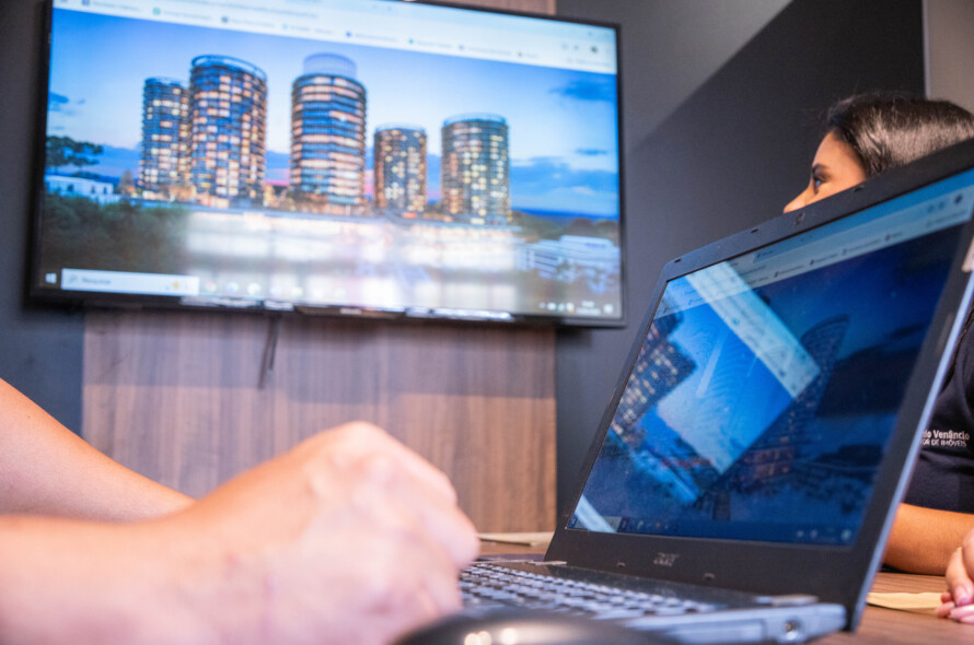 Entre chaves e conquistas: 12 anos de carreira imobiliária