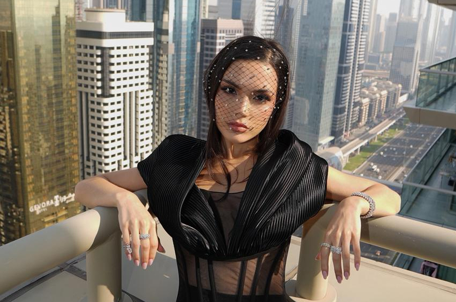 Cidade ultramoderna no meio do deserto