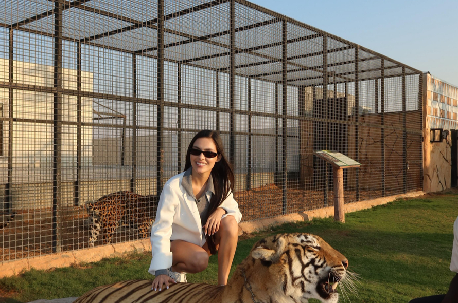 Cidade ultramoderna no meio do deserto