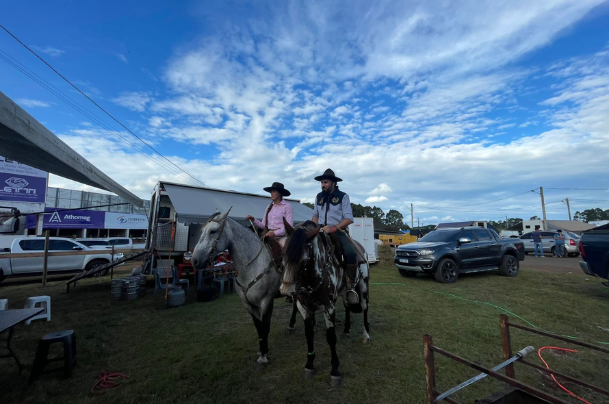 De cavalo, mundo afora