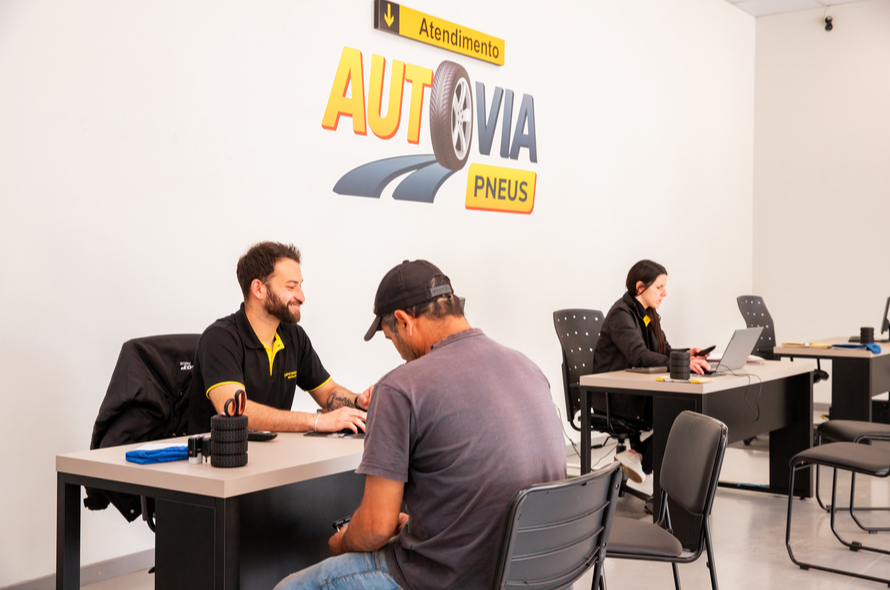 Dunlop e Autovia Pneus: