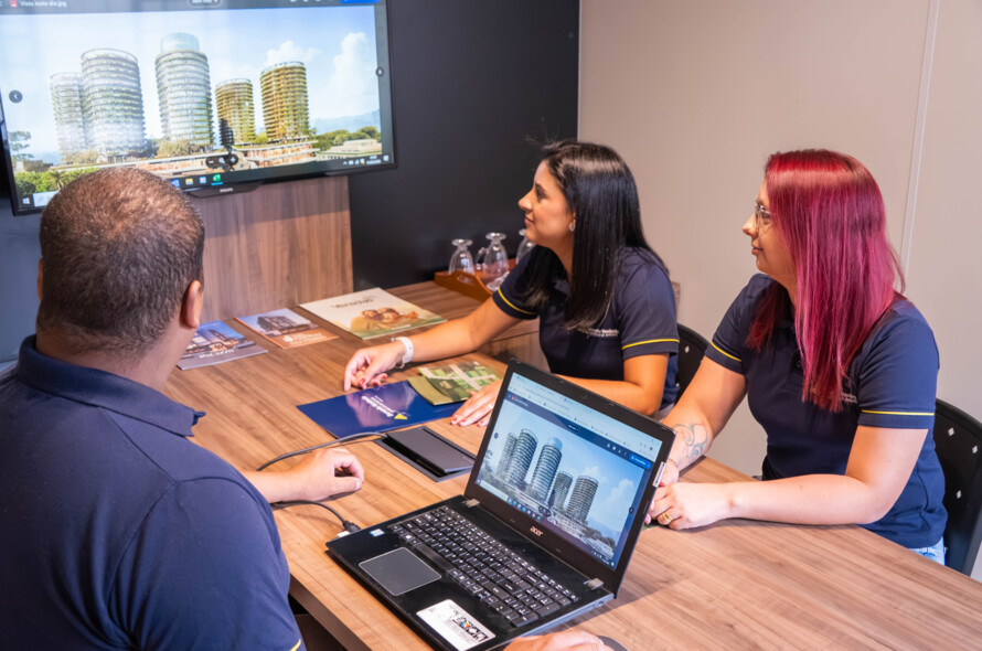 Entre chaves e conquistas: 12 anos de carreira imobiliária