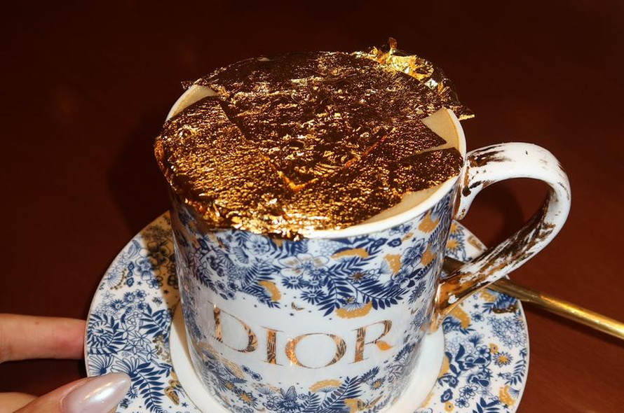 Cidade ultramoderna no meio do deserto