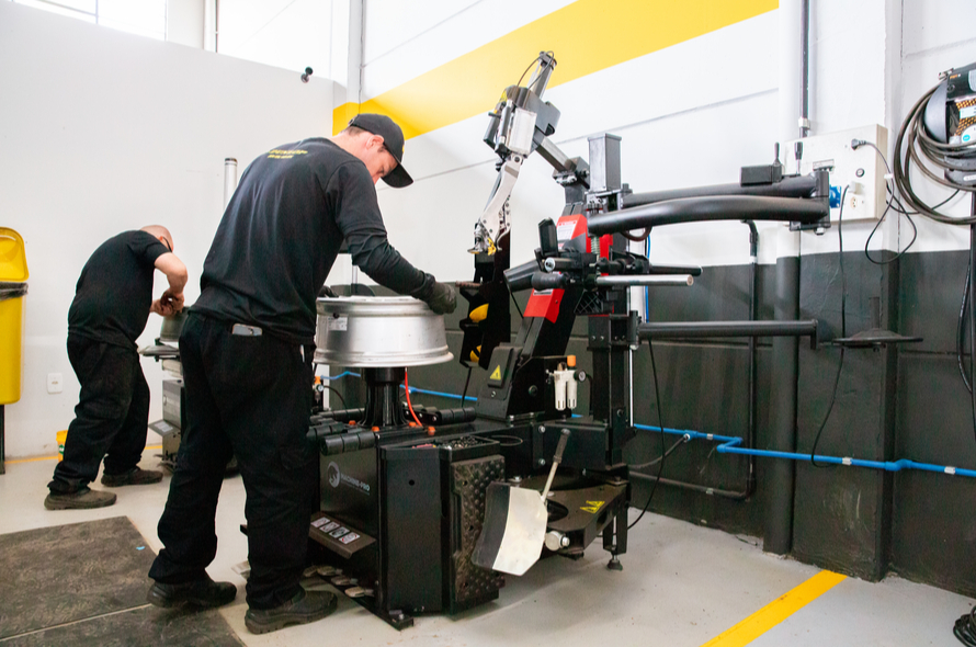 Dunlop e Autovia Pneus: